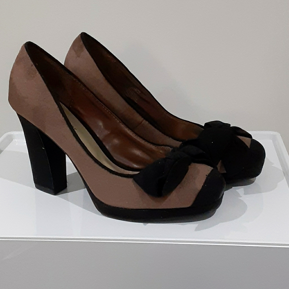 2/$30 - Naturalizer Black Gray Taupe Platform